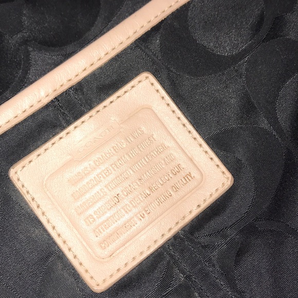 Coach cross body. - Picture 6 of 6